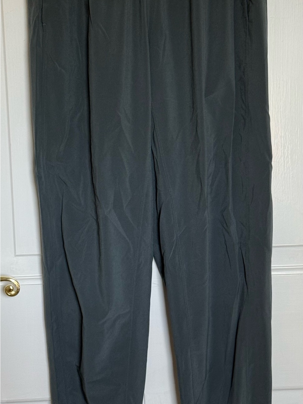 lululemon Joggers in Green - Size 2/4 - Measurements in pictures